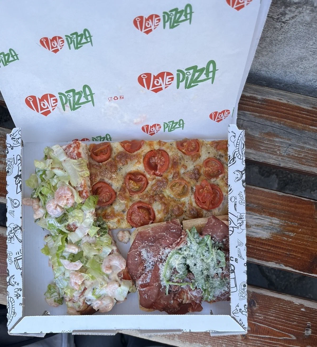 Pizza Florida: One of the most popular pizza-by-the-slice spots in Rome 拍摄于 %!s(<nil>). 技术参数: %!s(<nil>), <nil>, f/<nil>, <nil>s, ISO <nil>