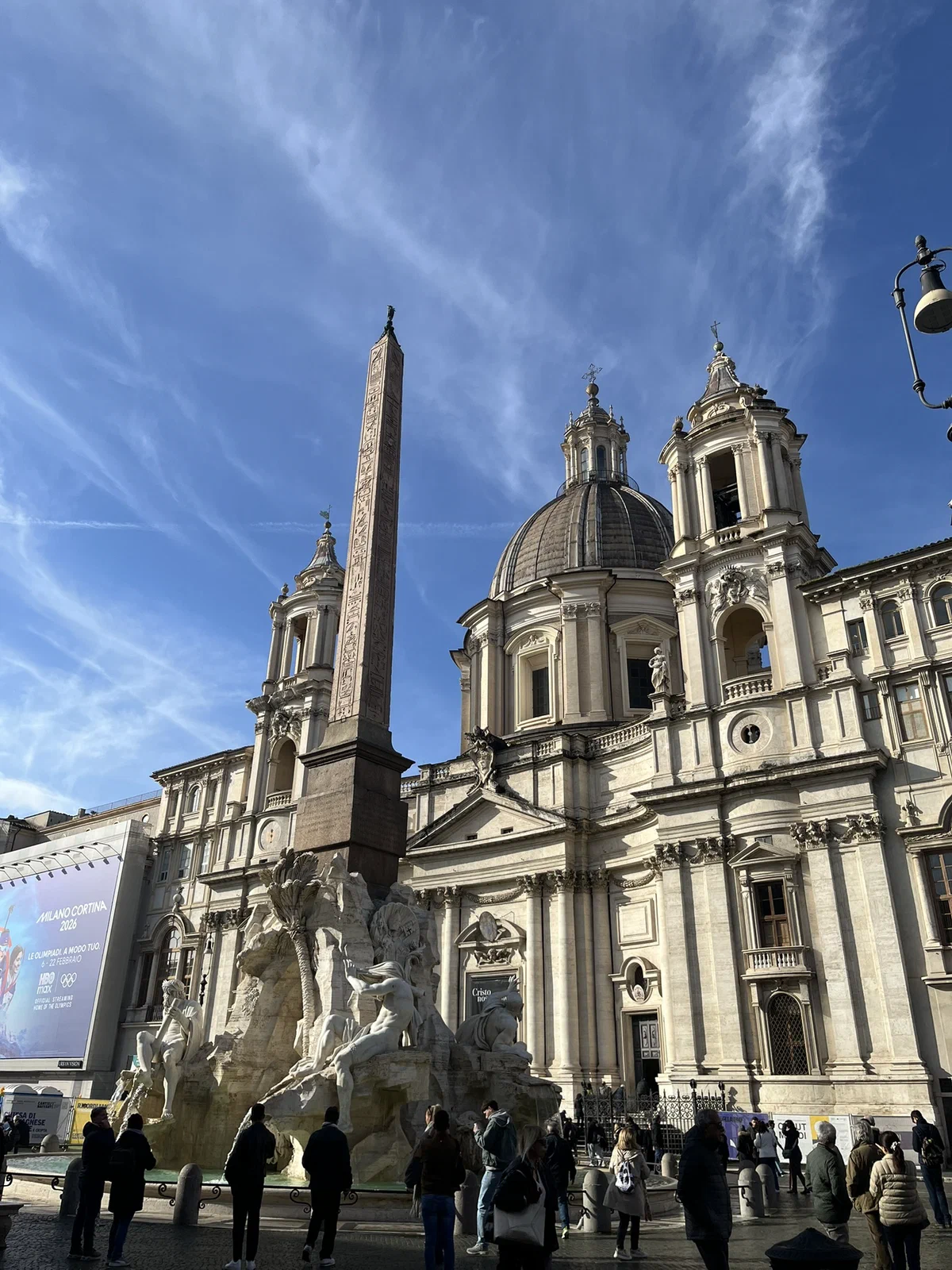 The vibrant street life at Piazza Navona 拍摄于 %!s(<nil>). 技术参数: %!s(<nil>), <nil>, f/<nil>, <nil>s, ISO <nil>